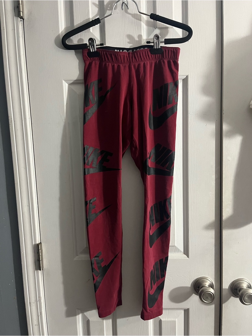 Nike women’s Maroon Leggings with Black Logo Print